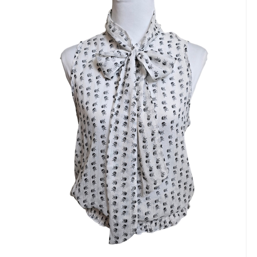 MYTH White Blouse with Black Skulls